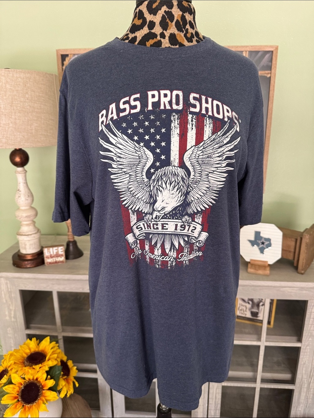 Bass Pro Shops Navy Graphic Eagle Tee with Flag Accent Sz L
